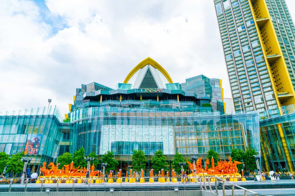 X 上的 Virginia Miller：「Nowhere are malls like in Asia Much as I hate  chain stores and malls in general, this #Bangkok newcomer, @IconSiam, wows  in size and design but also in the